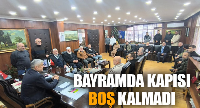 BAYRAMDA KAPISI BO� KALMADI